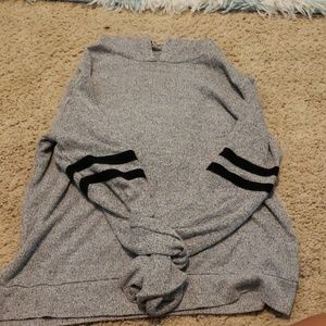 I am selling a hoodie/shirt with no pockets